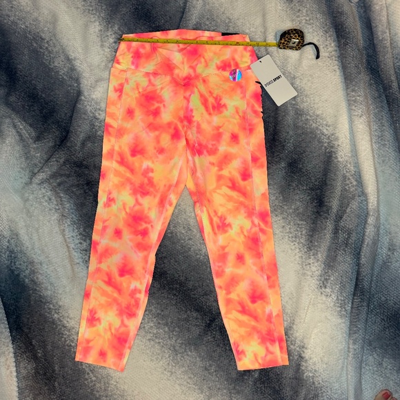 Victoria Secrets PINK Peach Bottom Ultimate Leggings - Picture 3 of 7